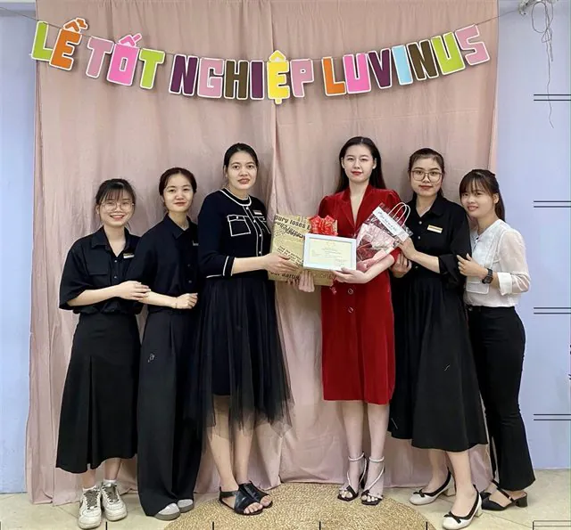 Giảng viên Luvinus hướng dẫn dựng rập và thiết kế thời trang