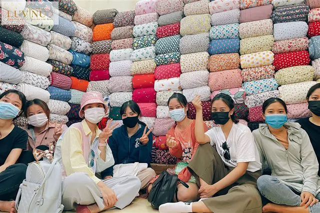 Học viên Luvinus bên thành phẩm tự tay thiết kế và may