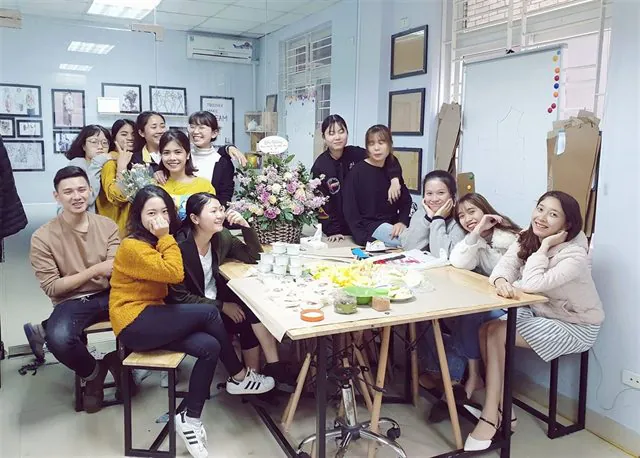 Giảng viên Luvinus hướng dẫn dựng rập và thiết kế thời trang