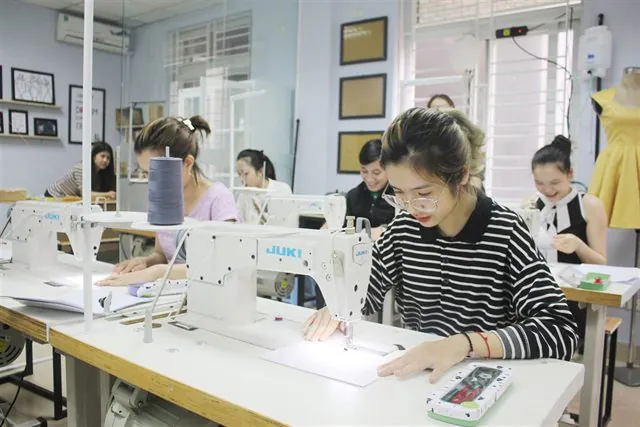 Lớp học cắt may cơ bản cho người mới bắt đầu tại Luvinus