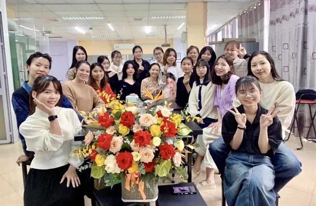 Học viên Luvinus thực hành may trên máy may công nghiệp