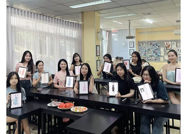 Không khí lớp học cắt may – thiết kế thời trang tại Luvinus