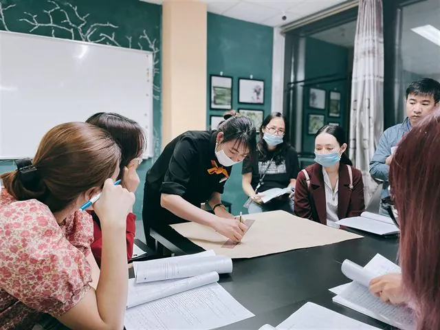 Học viên Luvinus bên thành phẩm tự tay thiết kế và may