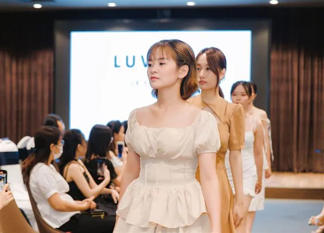 Lễ tốt nghiệp học viên cắt may – thiết kế thời trang Luvinus