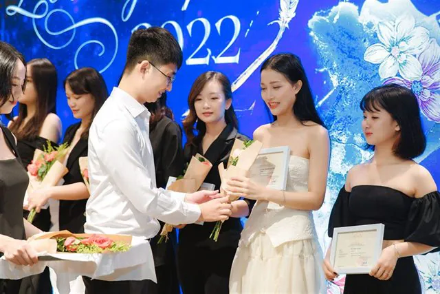 Tập thể học viên và giảng viên Luvinus tại sự kiện