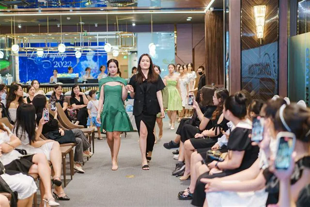 Tập thể học viên và giảng viên Luvinus tại sự kiện