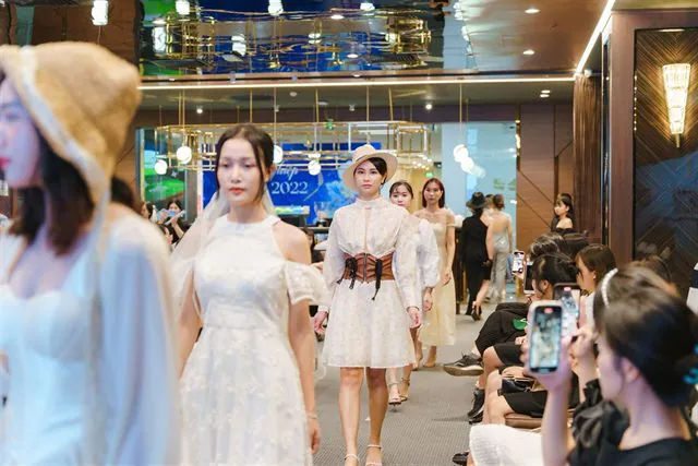 Lễ tốt nghiệp học viên cắt may – thiết kế thời trang Luvinus