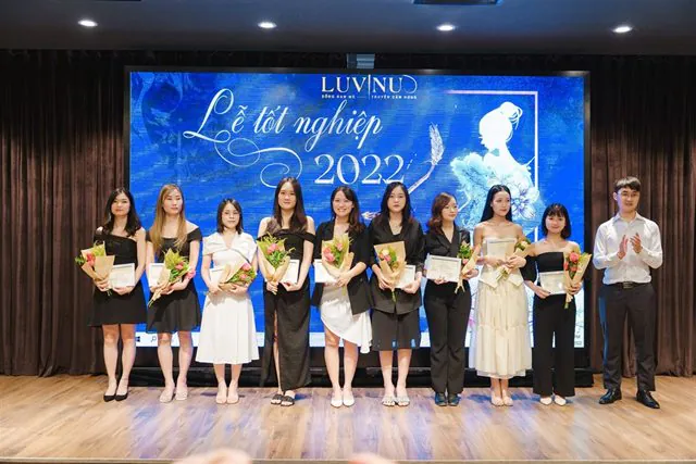 Tập thể học viên và giảng viên Luvinus tại sự kiện
