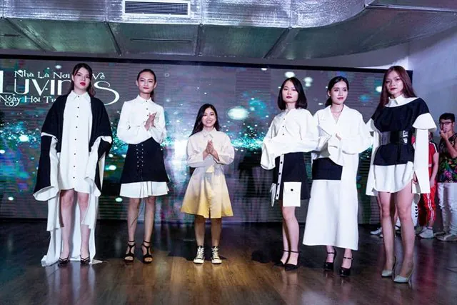 Tập thể học viên và giảng viên Luvinus tại sự kiện