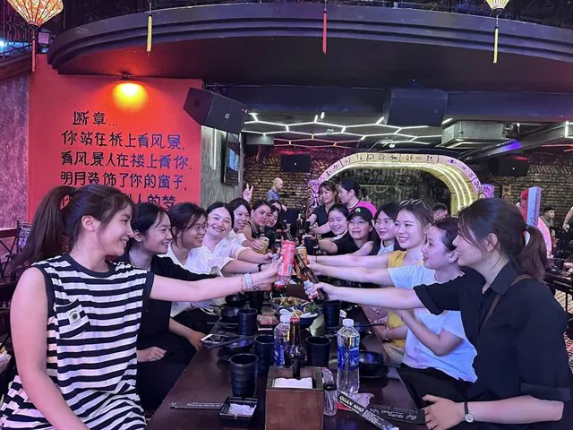Lễ tốt nghiệp học viên cắt may – thiết kế thời trang Luvinus