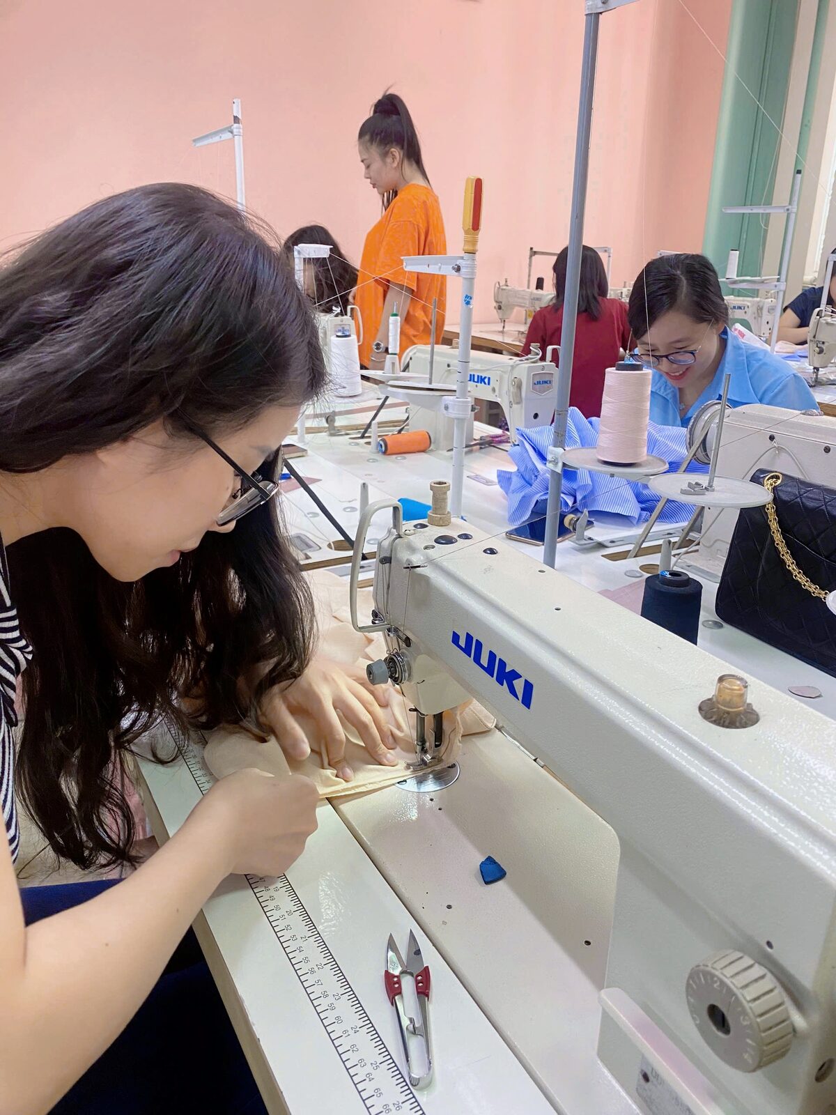 Học viên khóa Cắt may Cơ bản Ứng dụng tại Luvinus
