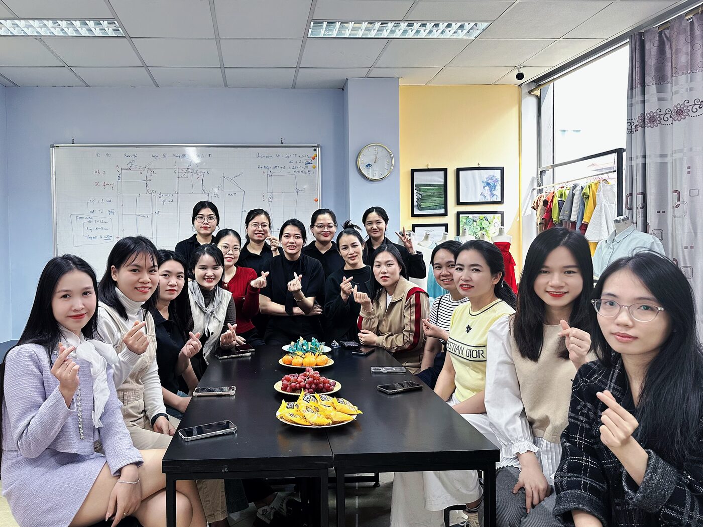 Học viên khóa ra nghề dài hạn Luvinus thực hành tại lớp