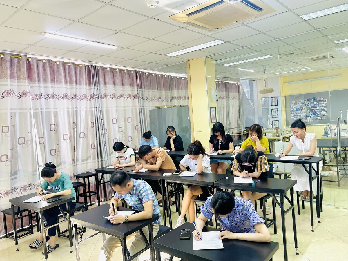 Lớp học cắt may Luvinus