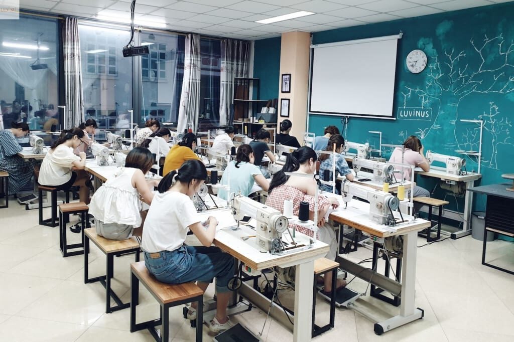 Học viên khóa ra nghề ngắn hạn Luvinus thực hành tại lớp