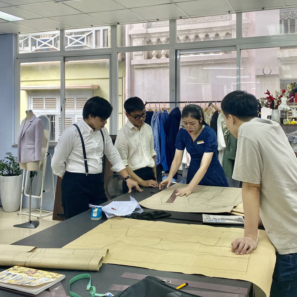 Lớp học cắt may Luvinus