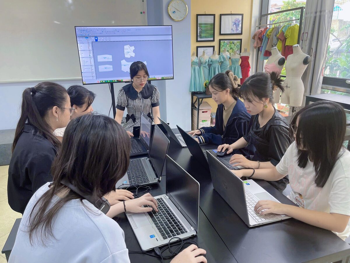 Không gian lớp học rập vi tính Luvinus
