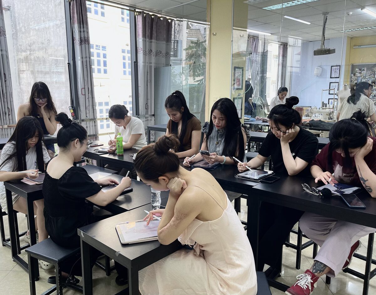 Buổi học vẽ phác thảo trên iPad tại Luvinus