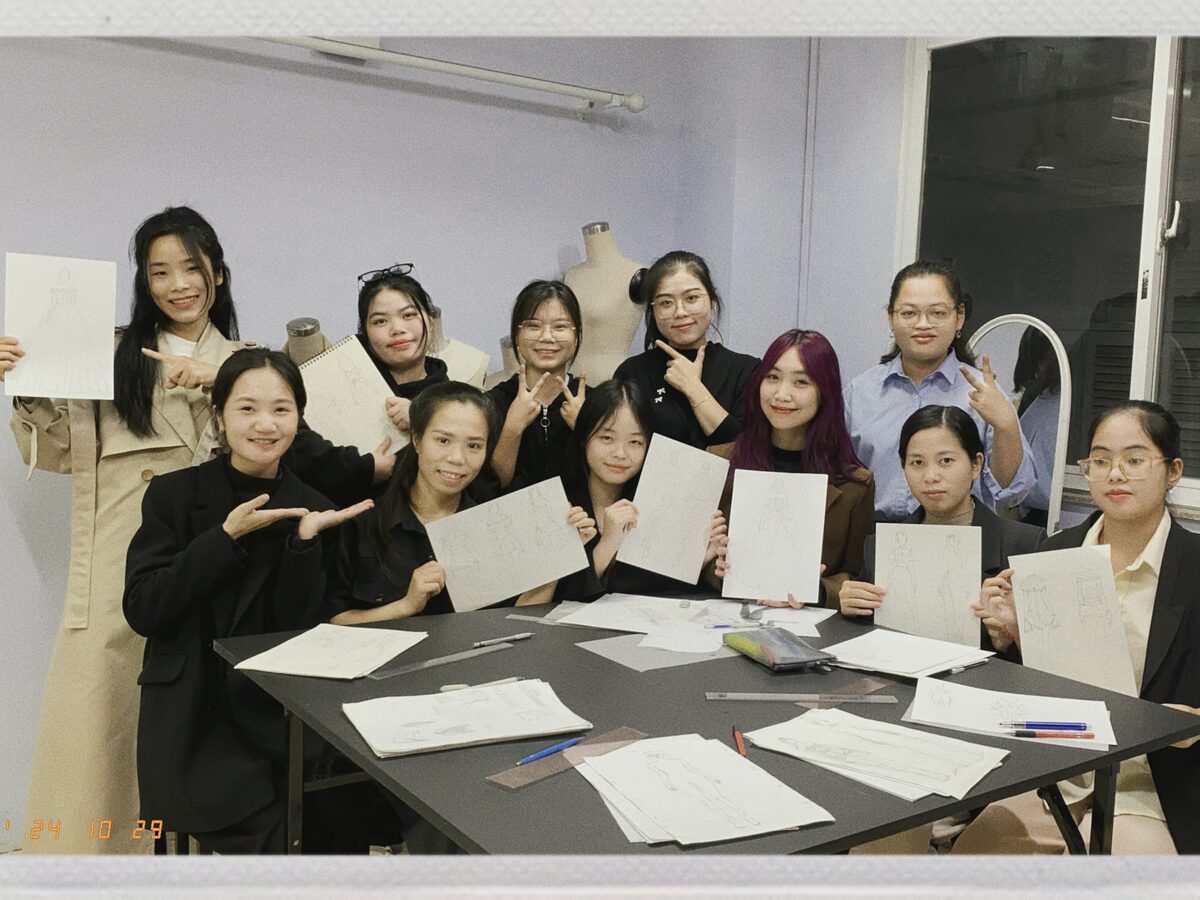 Không gian lớp học vẽ phác thảo Luvinus