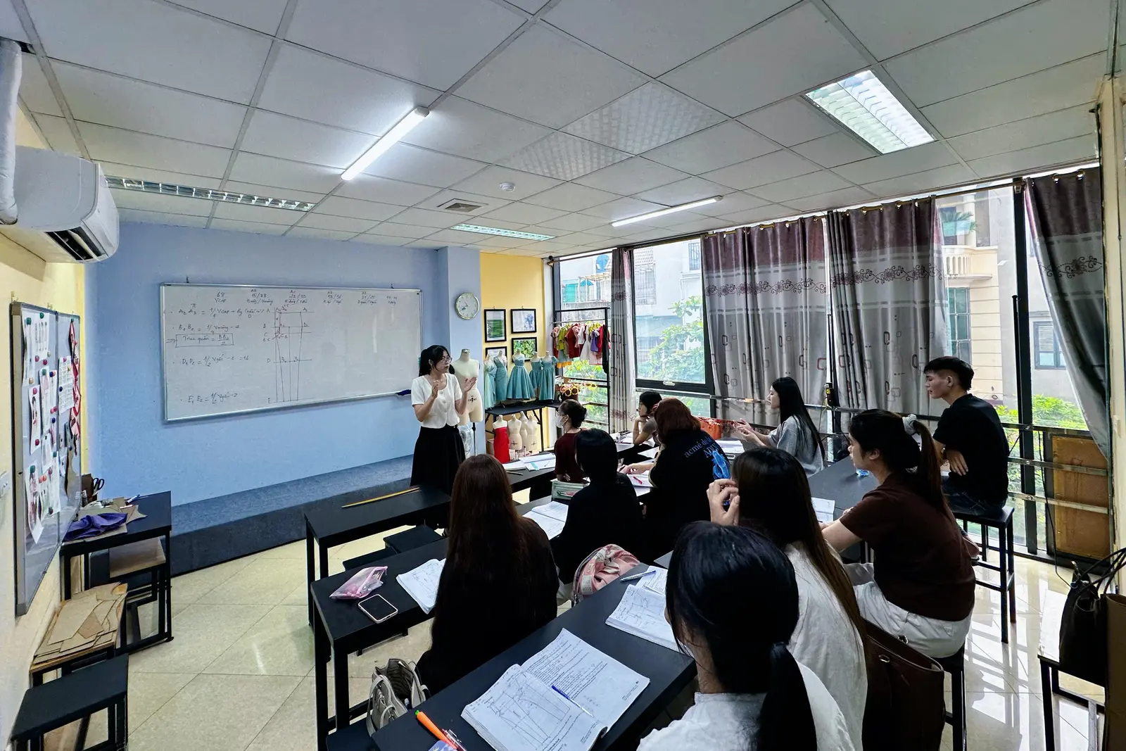 Lớp học cắt may thời trang tại Luvinus