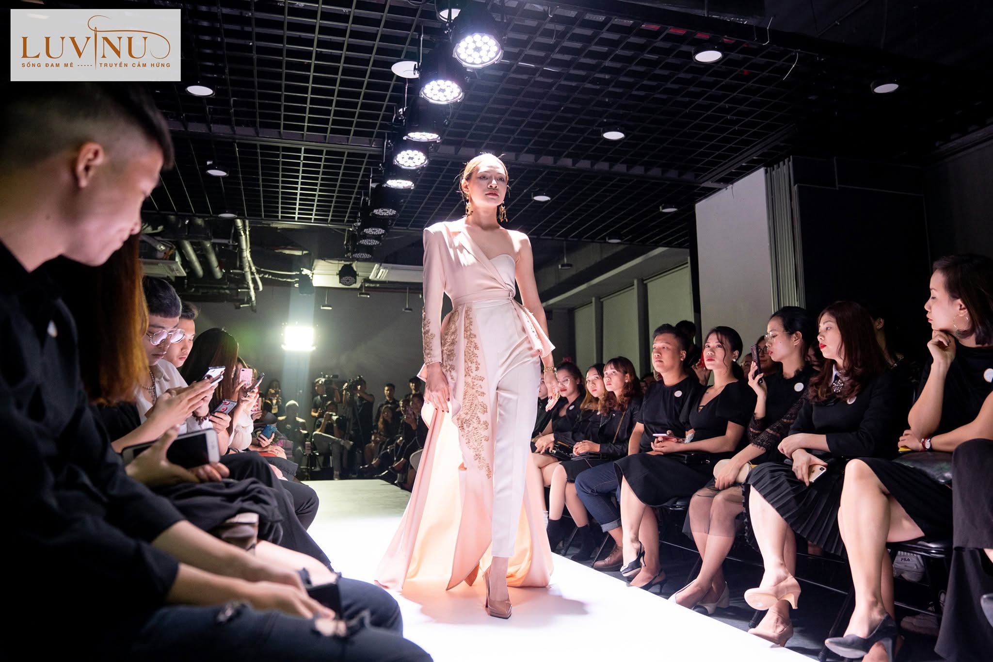 Sân khấu Fashion Show tốt nghiệp Luvinus