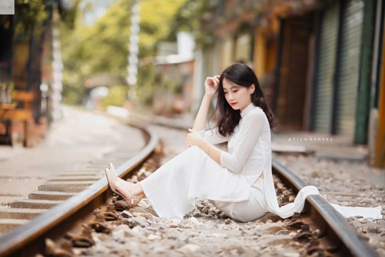50+ Cách Tạo Dáng Với Áo Dài Cho Người Béo Chụp Ảnh Cực Thon Gọn